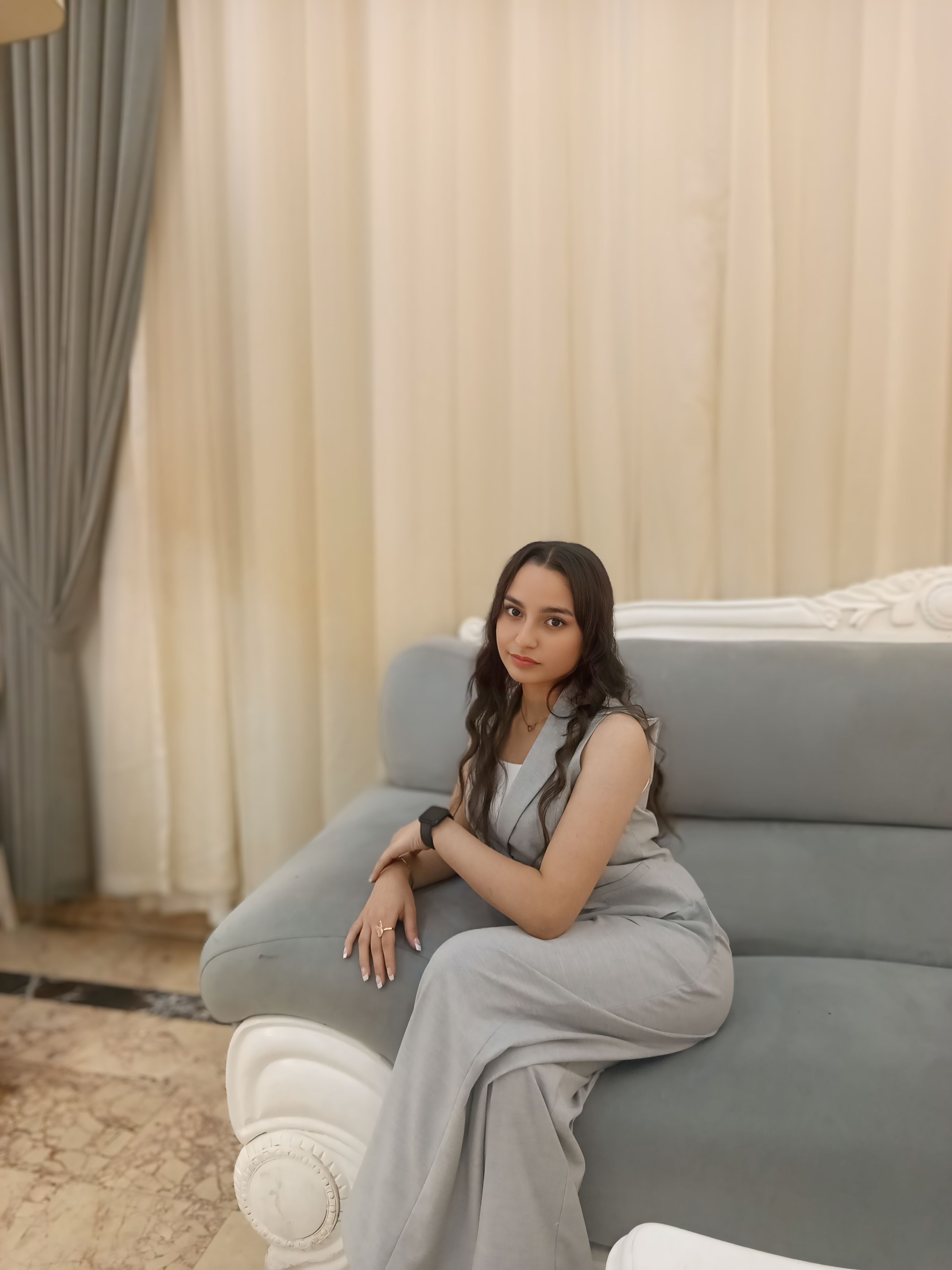 Elmira Hüseynova — Rus dili müəllimi, Biləsuvar